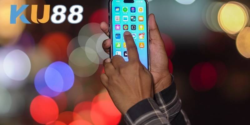 Người chơi nên tải app về các thiết bị các nhân 